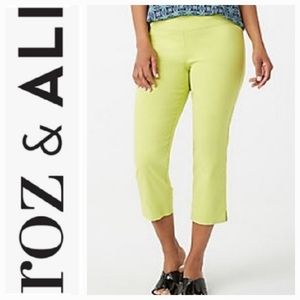 Roz & Ali Classic Fit Crop